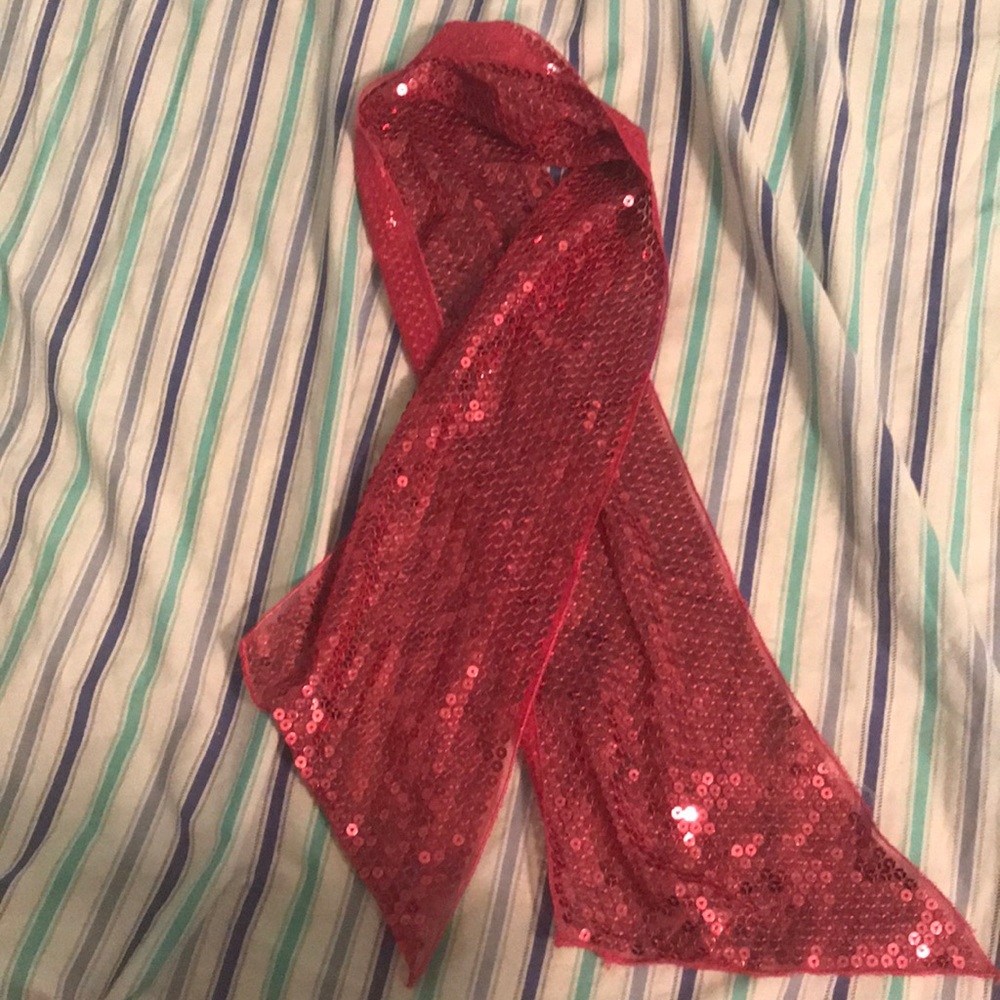 I am selling a scarf.